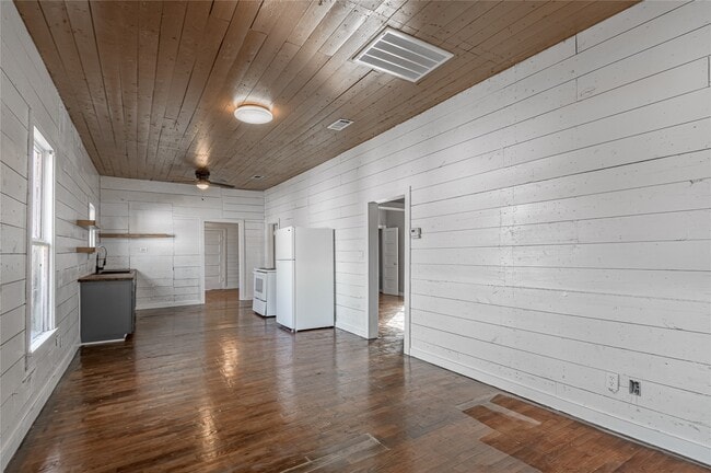 Building Photo - 703 Avenue J