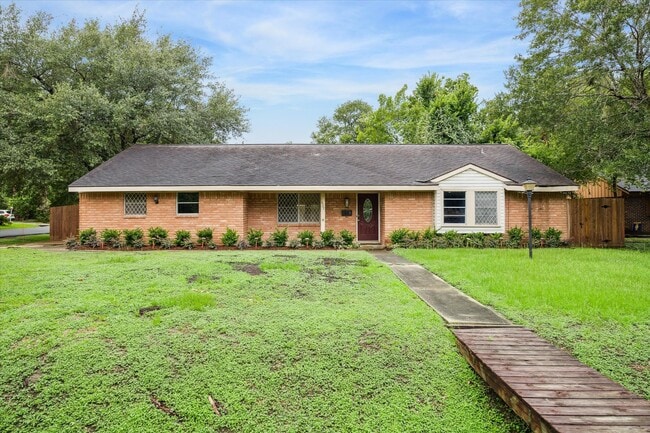 Building Photo - 1627 Crestdale Dr