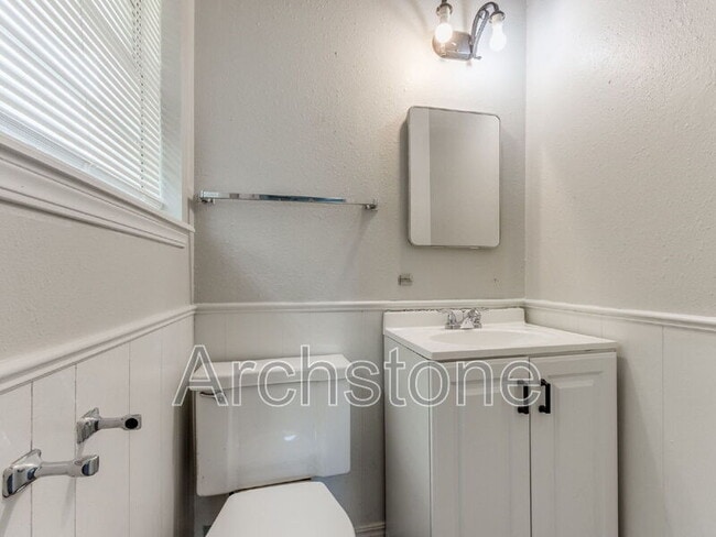 Building Photo - 4501 Meadowvale Dr