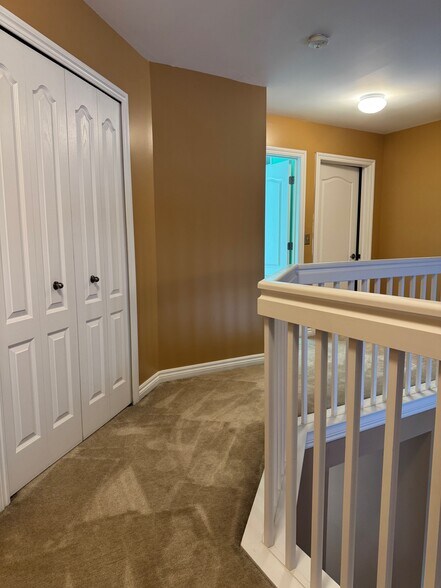 Linen Closet - 52 Grandview Cir