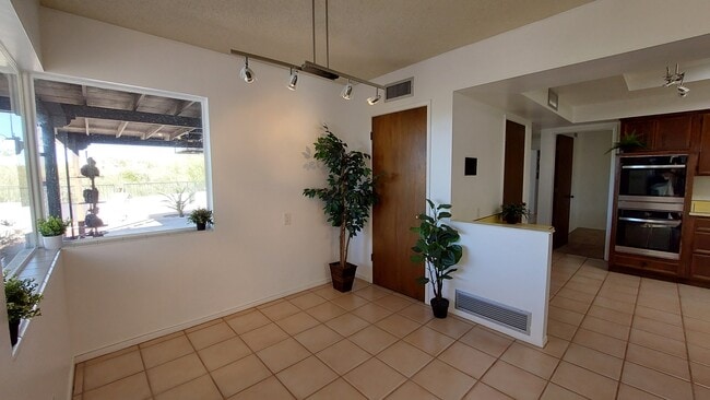 Building Photo - 5161 E Camino Bosque