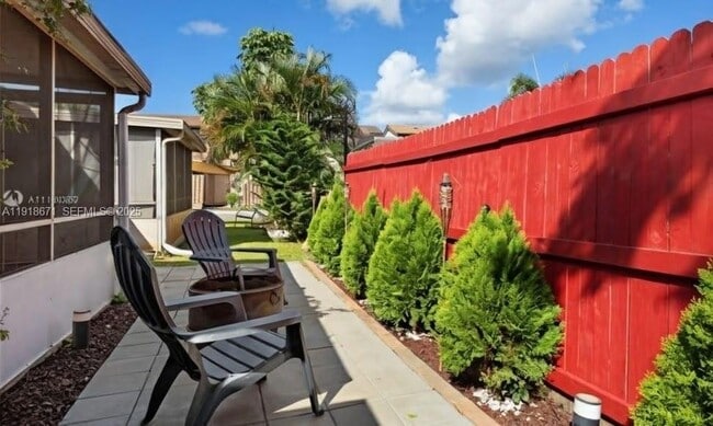 Building Photo - 8069 SW 19th Ct