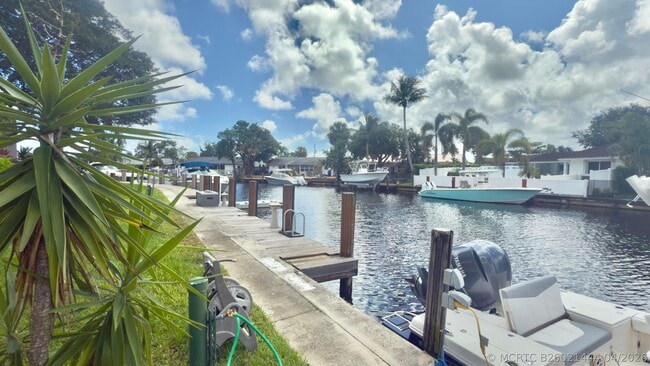 Building Photo - 1200 SW 12th Ct