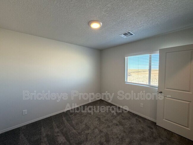 Building Photo - 6118 Chicago Dr SE