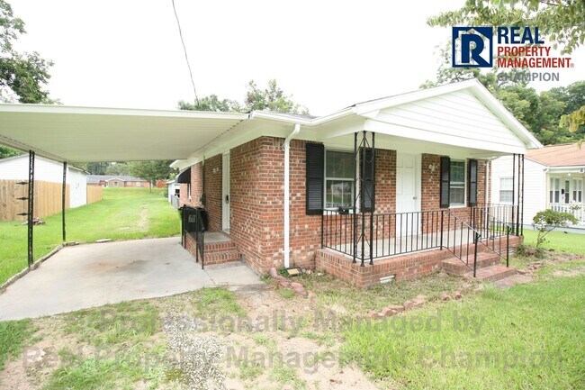 Building Photo - Charming 2 BD/1 BA Bungalow with Fenced Ba...