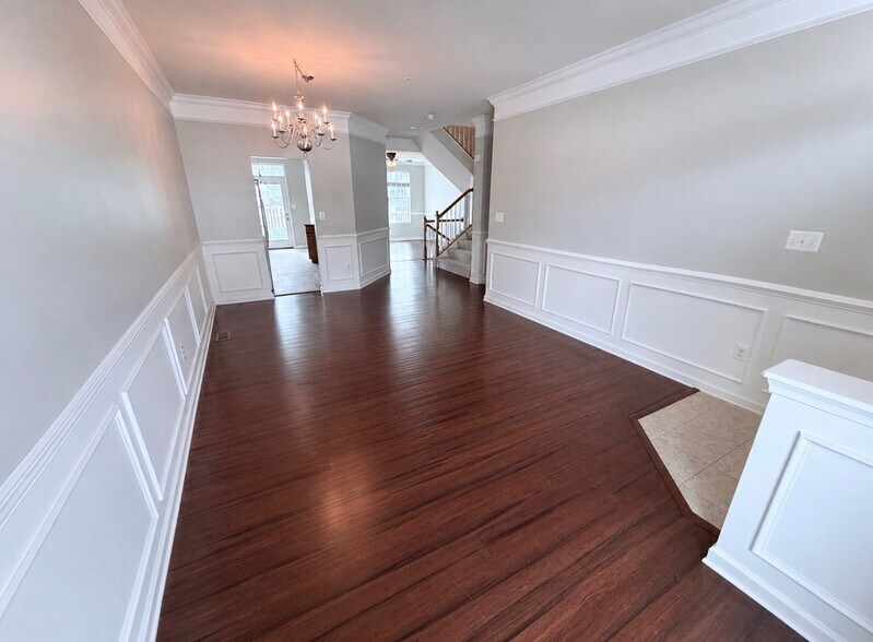 Building Photo - 2923 Lomond Pl