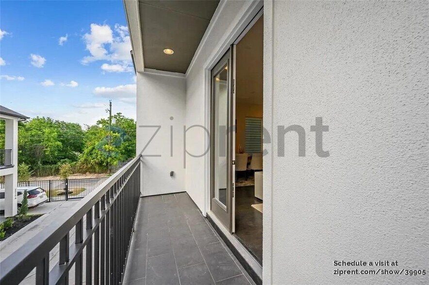 Building Photo - 2510 Tuam St