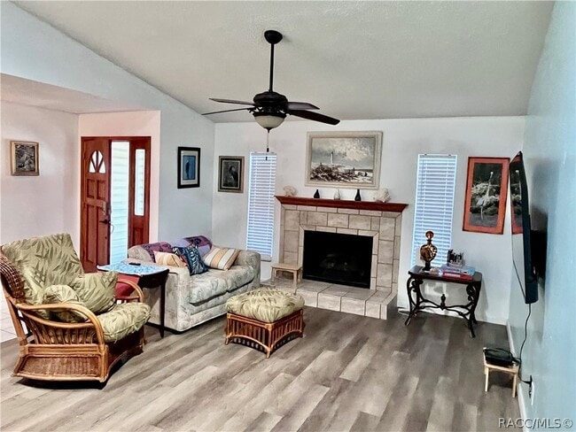 Building Photo - 801 N Country Club Dr