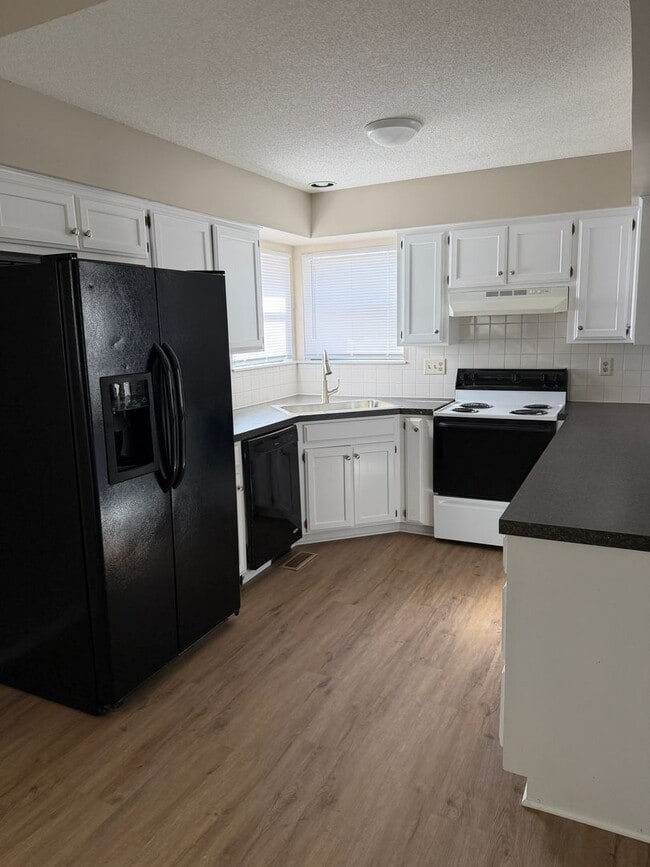 Building Photo - Andover Twin Home!