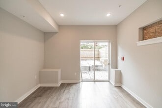 Building Photo - 2410 Clifford St