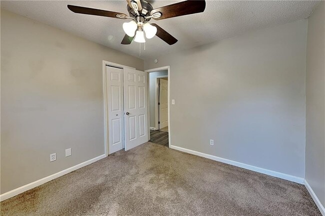 Building Photo - 4956 W Ridge Dr