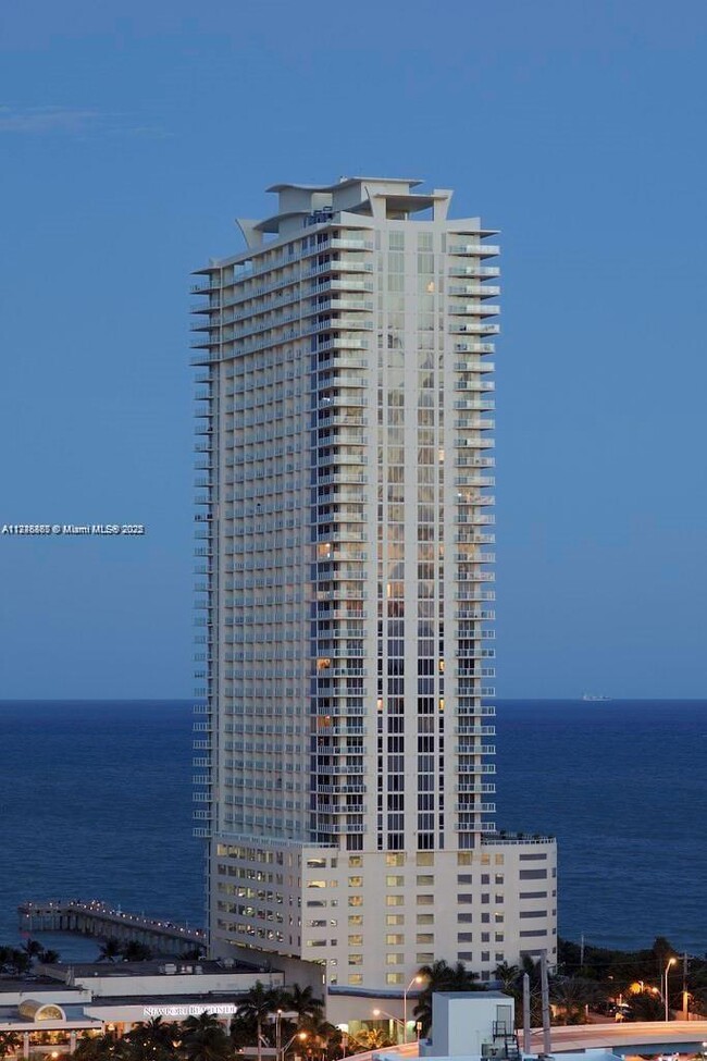 Building Photo - 16699 Collins Ave