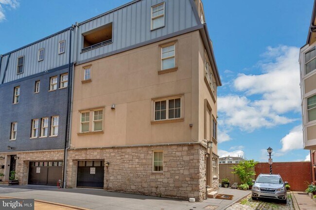 Building Photo - 133 Salter St