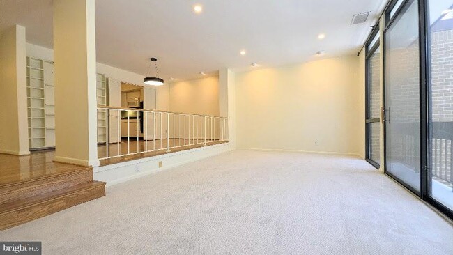 Building Photo - 4960 Sentinel Dr