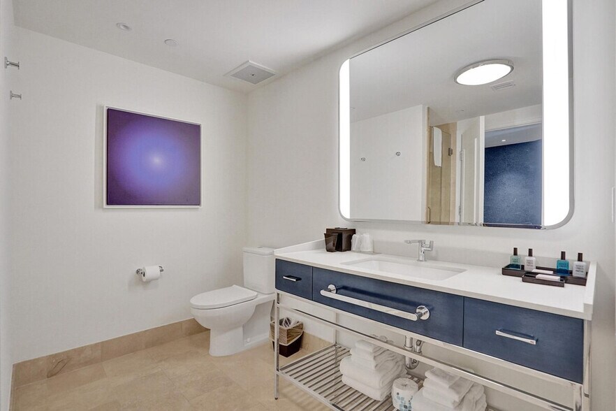 Building Photo - 4401 Collins Ave