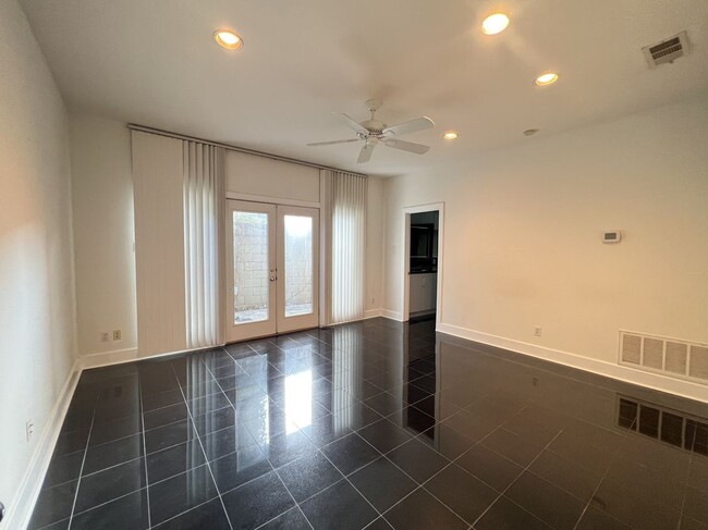 Building Photo - 3532 Cedarplaza Ln