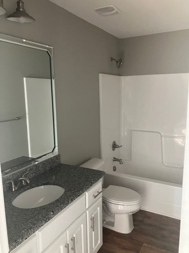 Building Photo - 5243 Castlewood Dr