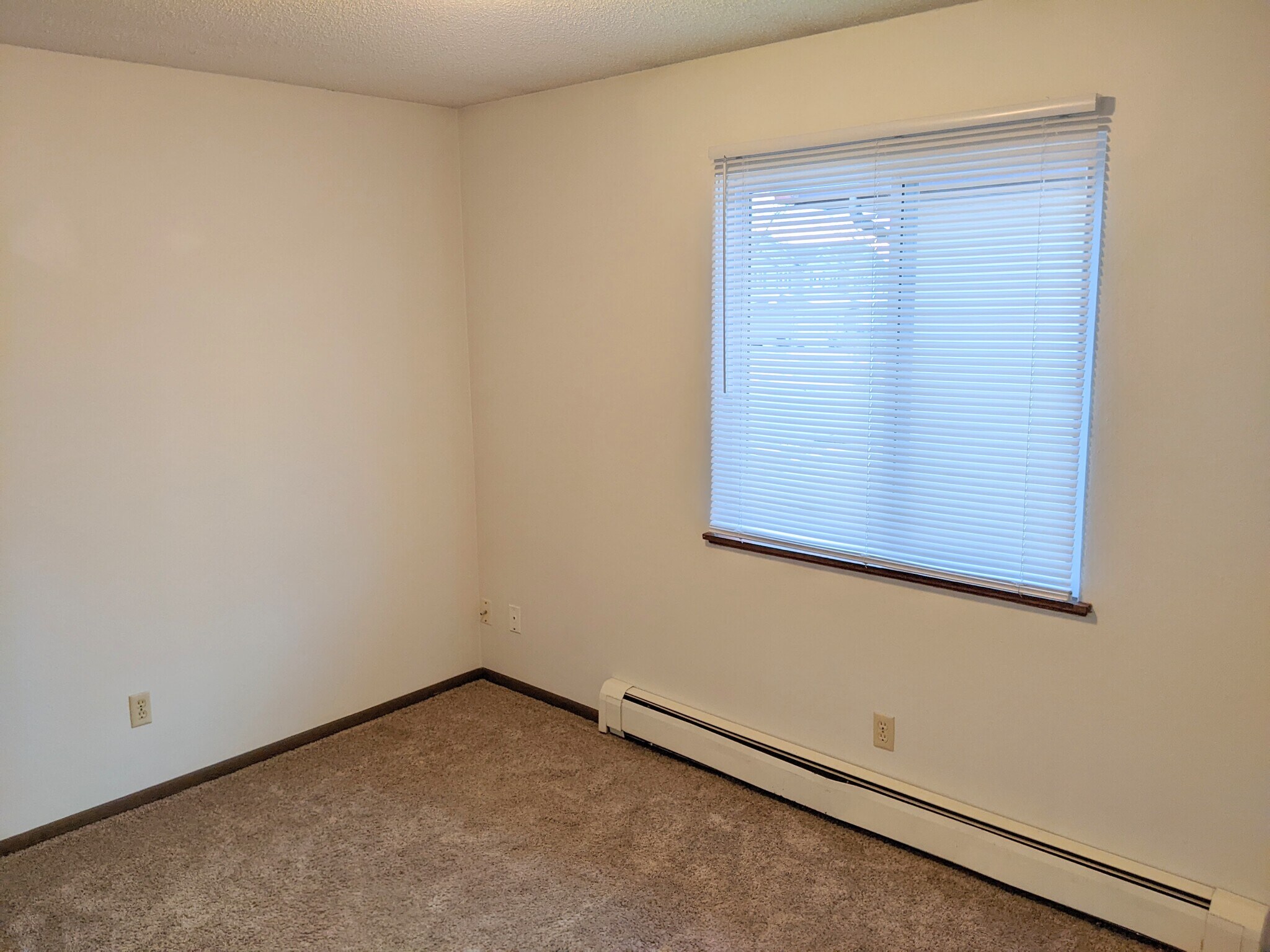 Building Photo - 4570 Vasey Ave