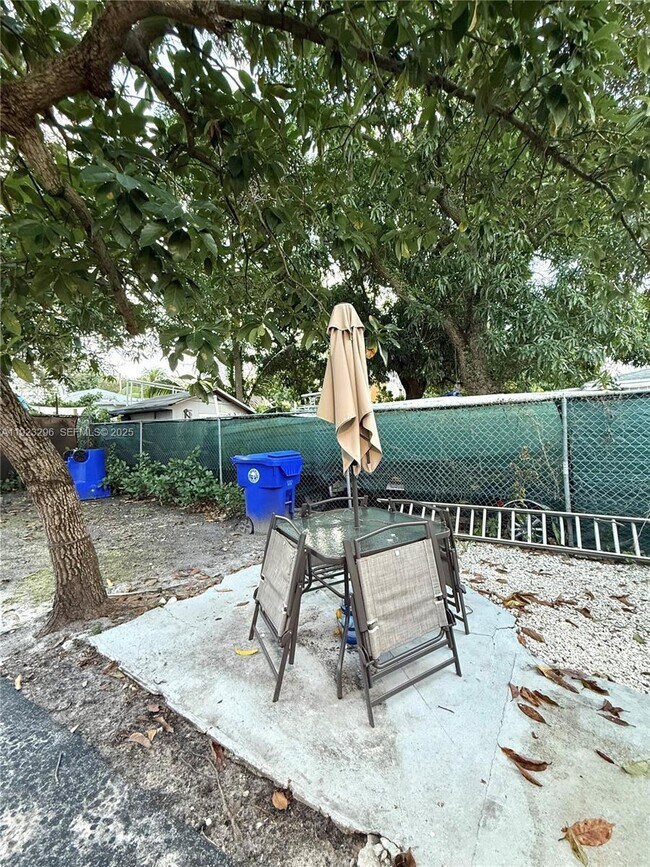 Building Photo - 7815 NW 5th Ct