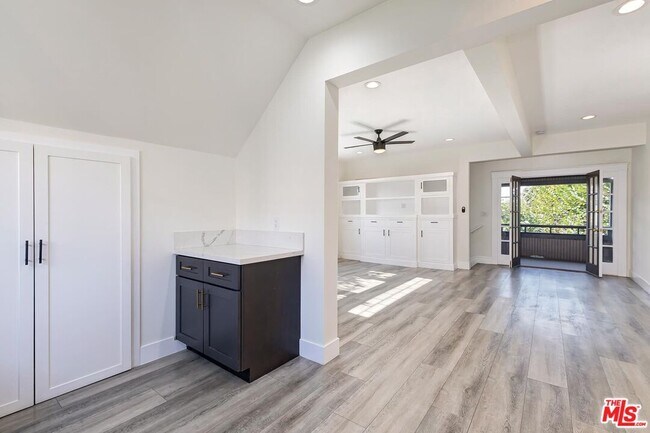 Building Photo - 1054 Maine Ave