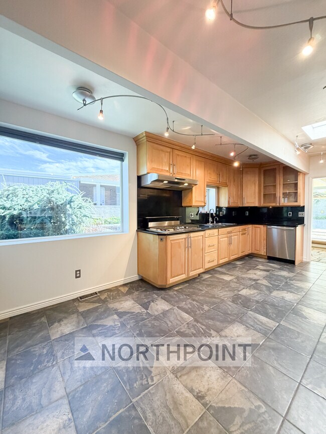 Building Photo - Midcentury Modern Masterpiece