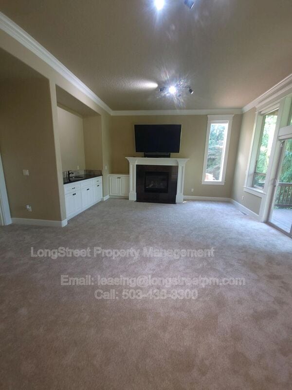 Building Photo - 9739 NW Henry Ct