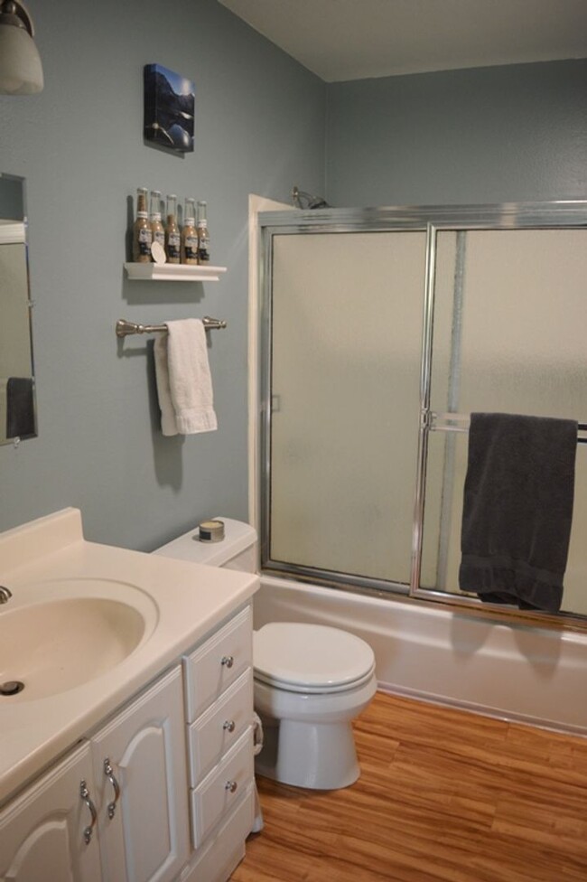 Building Photo - Updated Two Bedroom Condo with Views of th...
