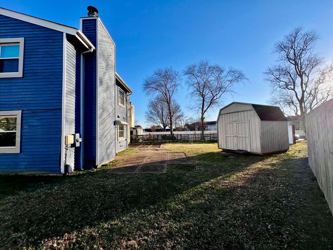 Building Photo - Spacious townhome in the heart of Virginia...