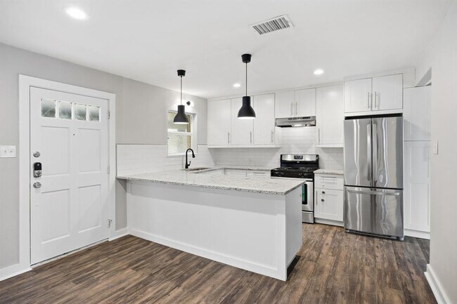 Building Photo - 6901 Bryn Mawr Dr