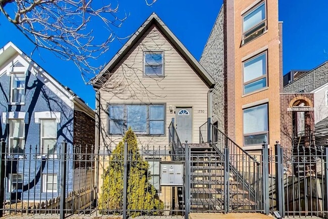 Primary Photo - 1730 W Beach Ave