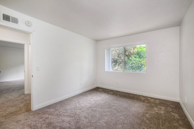 Building Photo - VIA261