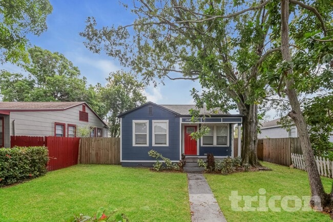 Building Photo - 2462 6th Ave N