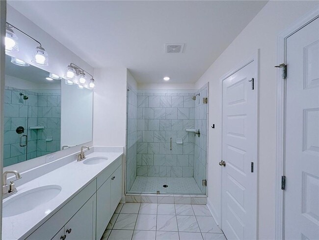 Building Photo - 1297 Ascot Ter