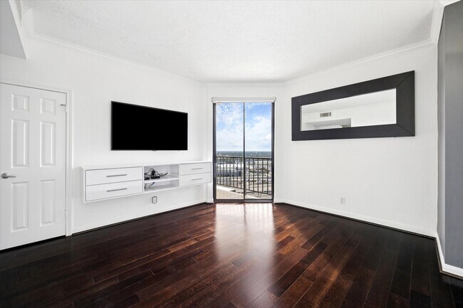 Building Photo - 3350 McCue Rd