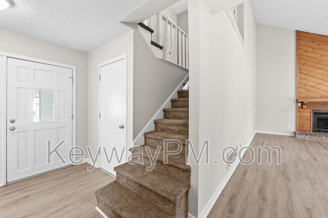 Building Photo - 107 Robinwood Dr