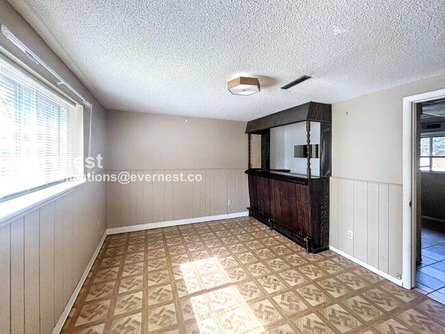 Building Photo - 1409 Laurette Dr