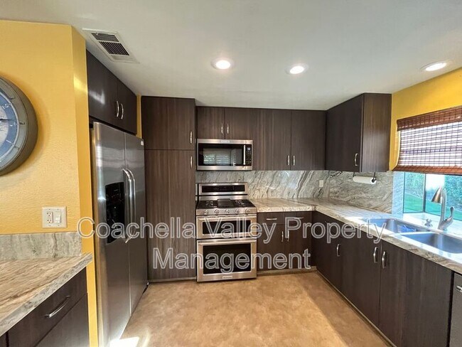 Building Photo - 39095 Sweetwater Dr