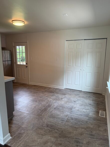 Cozy dining area and laundry closet - 2311 Crestview Drive