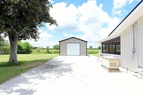 Building Photo - 152 Bayou Vista Dr