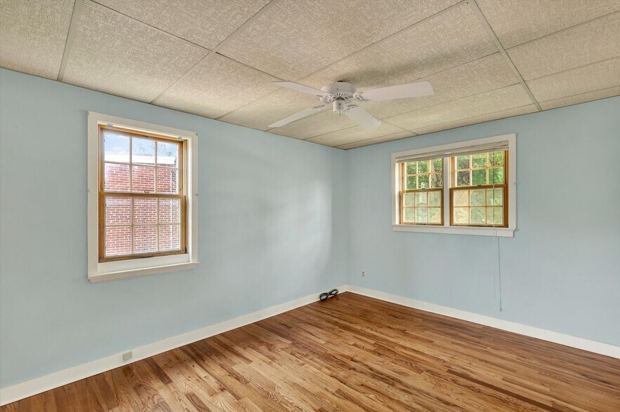 Building Photo - 729 Skyline Dr