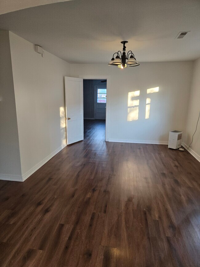 Building Photo - 306-311 11th Ave NW