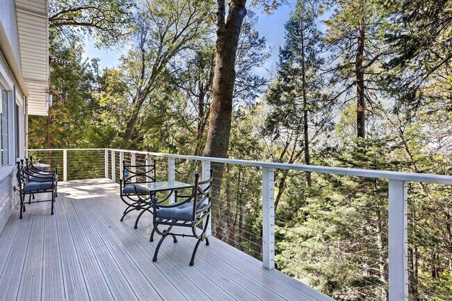 Building Photo - 23984 Skyland Dr