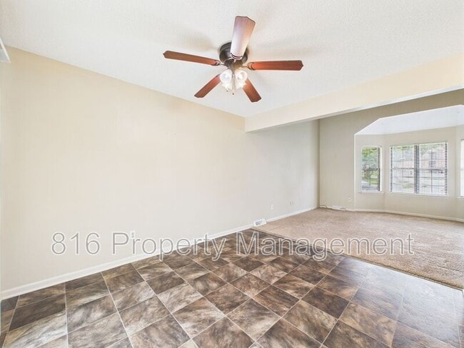 Building Photo - 164-168 SW Robin Rd