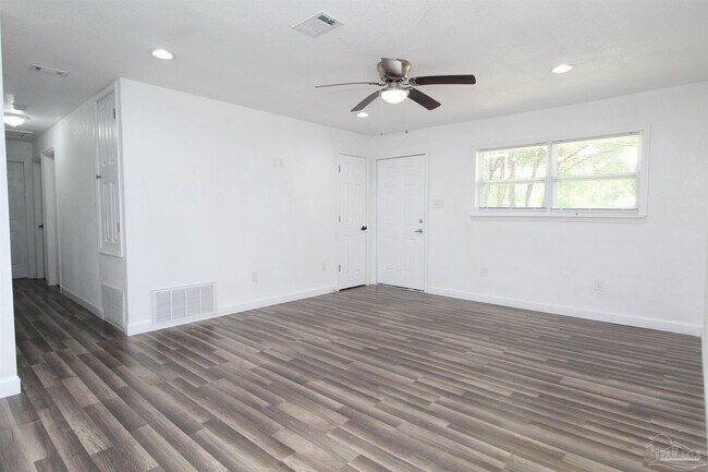 Building Photo - 6037 Syrcle Ave