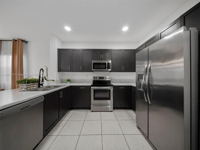 Building Photo - 1411 SE 26th Rd