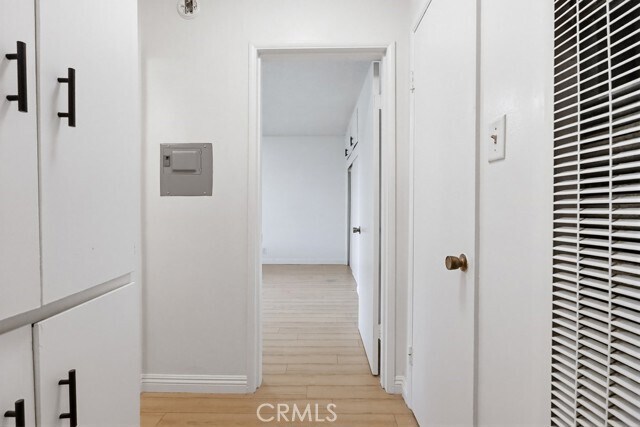 Building Photo - 930 N Stanley Ave