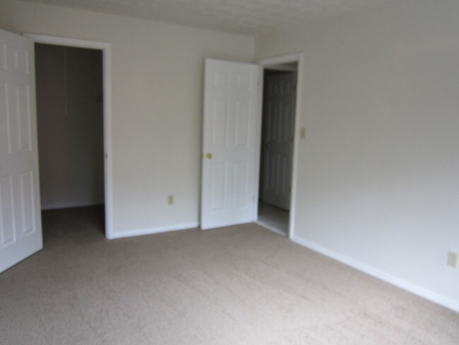 Building Photo - Sarvis Court Apartments