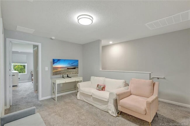 Building Photo - 396 SE Sea Hunt Way