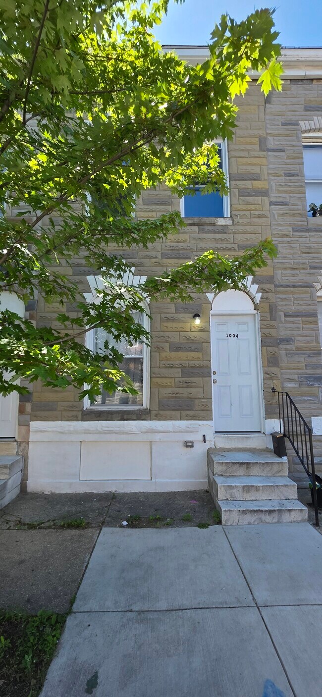 Building Photo - 1004 Appleton St