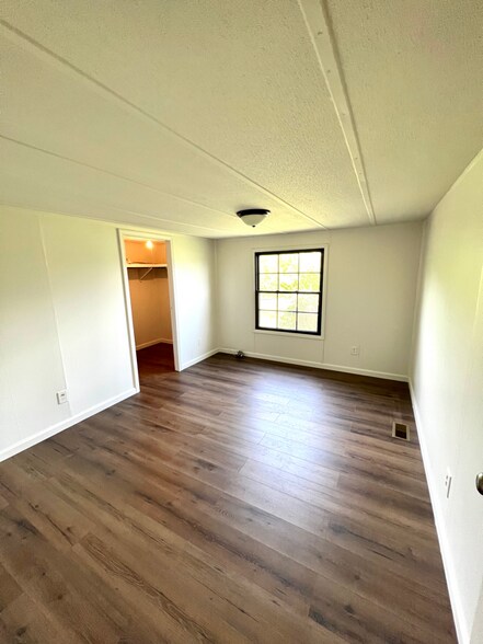 Building Photo - 2745 Greer Rd